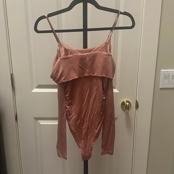 NIGHT NIGHT JONATHAN SIMKHAI COLD-SHOULDER LACE-TRIMMED JERSEY BODYSUIT IN BLUSH - Picture 5 of 12